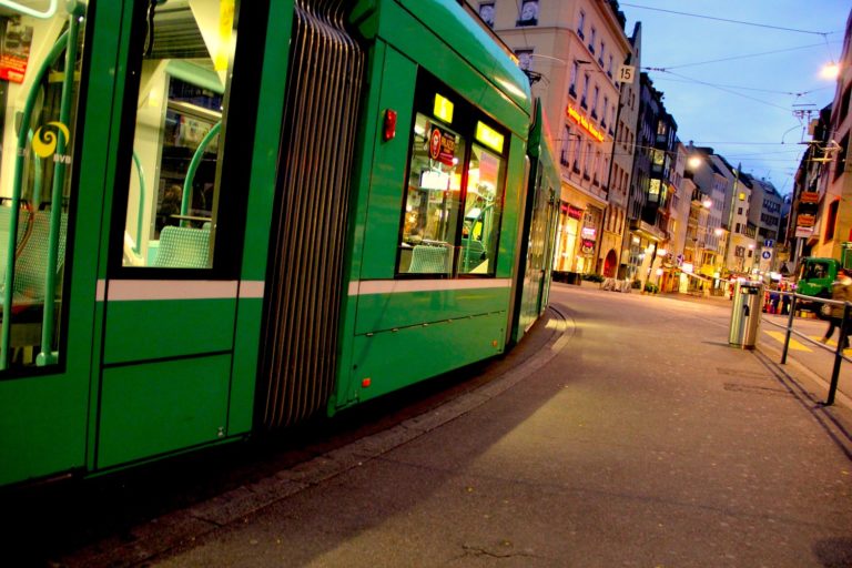 Unterwegs mit dem öffentlichen Verkehr in Basel
